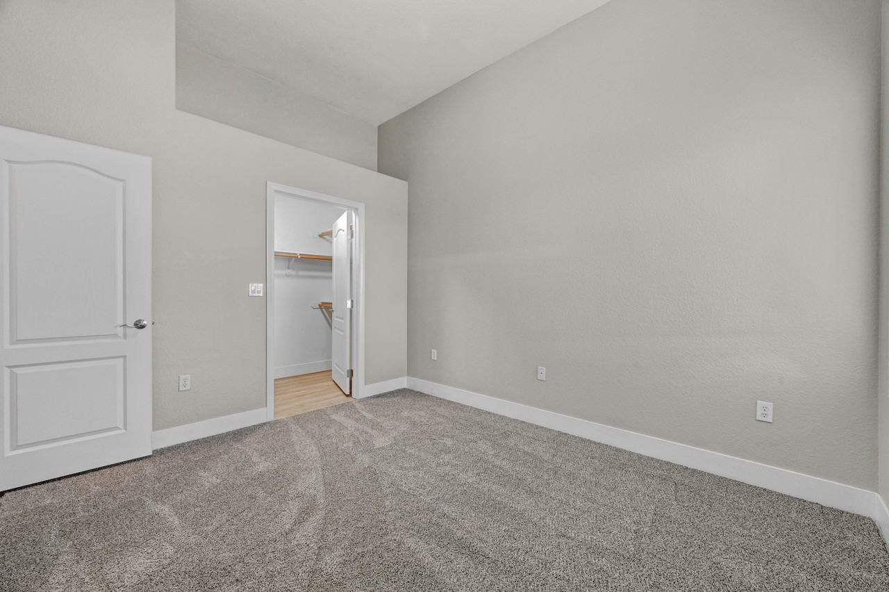 3574 Desert Cliff St #1 - Photo 5 of 36