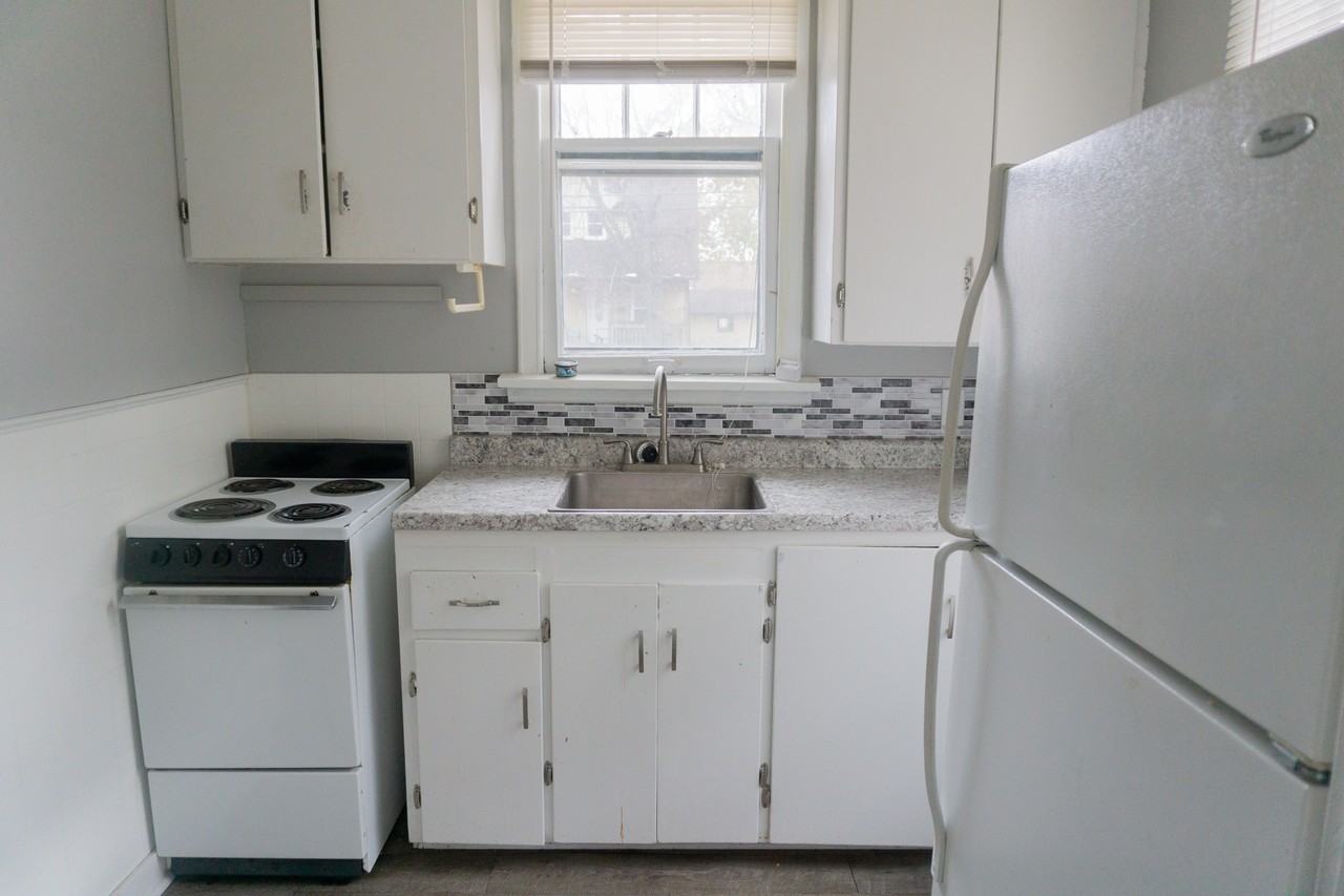 19 N Ferry St - Photo 2 of 5
