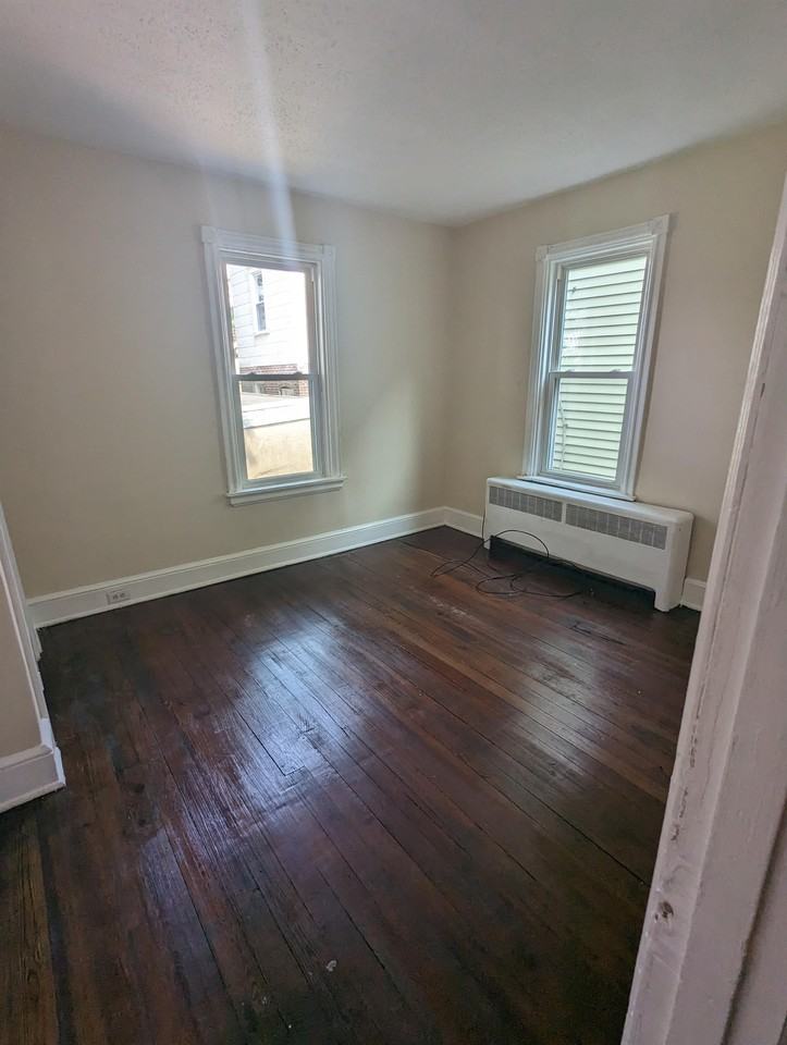 525 N Clayton St #1 - Photo 3 of 9