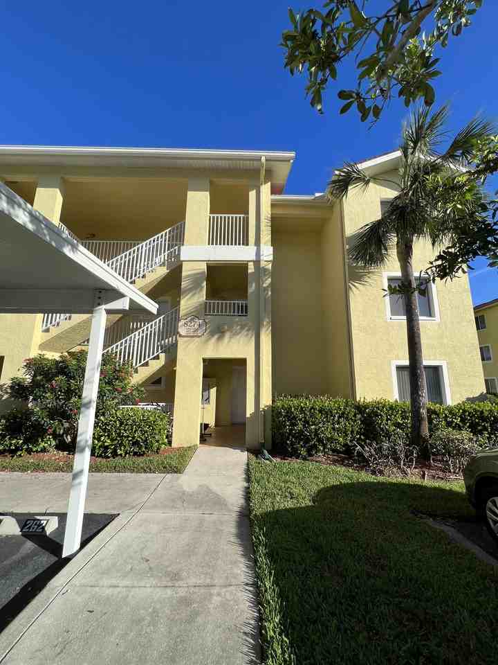 8274 Key Royal Cir #1011