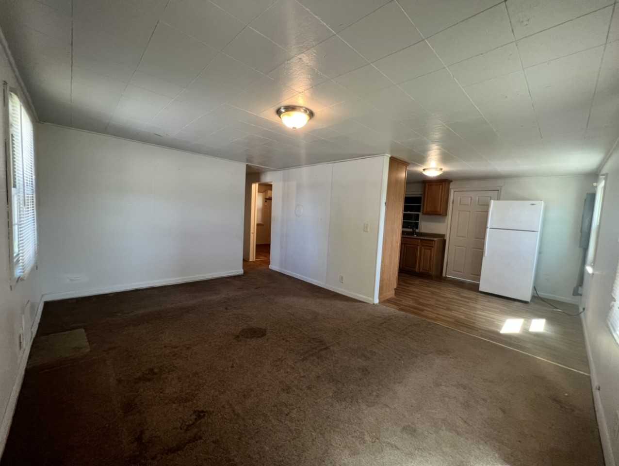102 Flower St - Photo 3 of 11