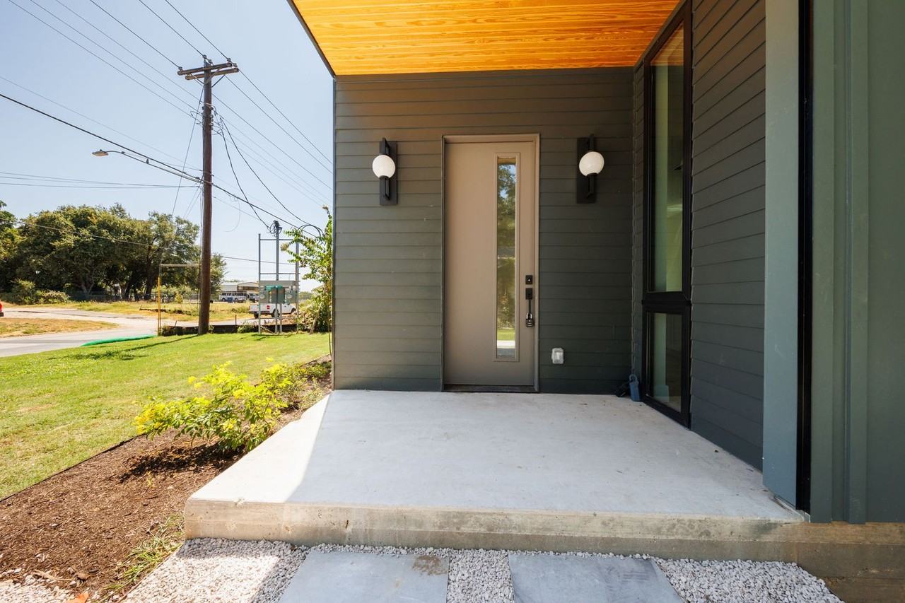 6315 Del Monte Rd #A - Photo 5 of 40