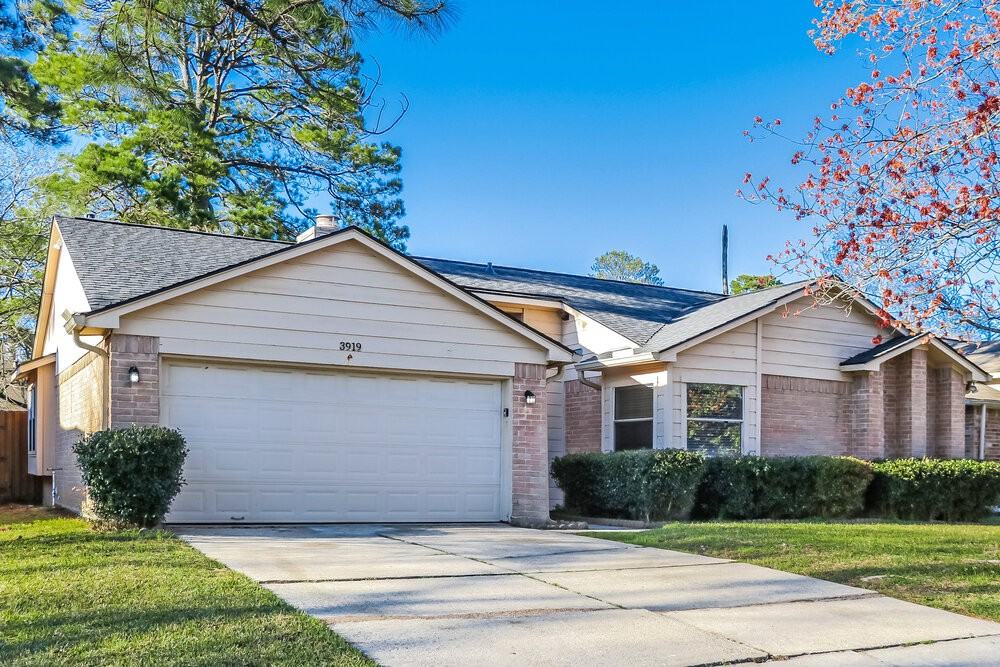 3919 Monteith Dr - Photo 3 of 16