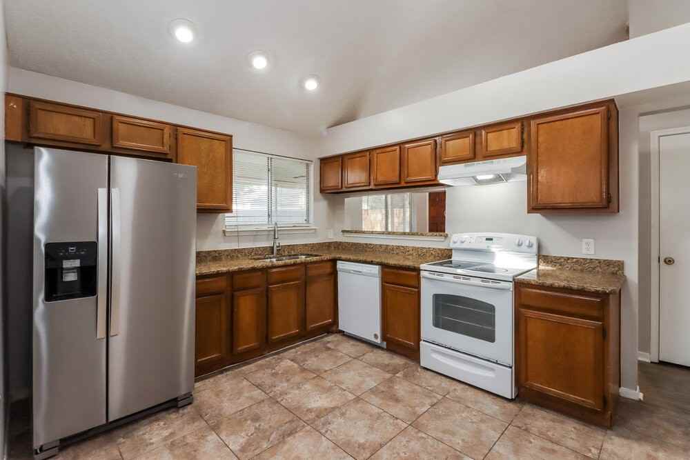 3919 Monteith Dr - Photo 7 of 16