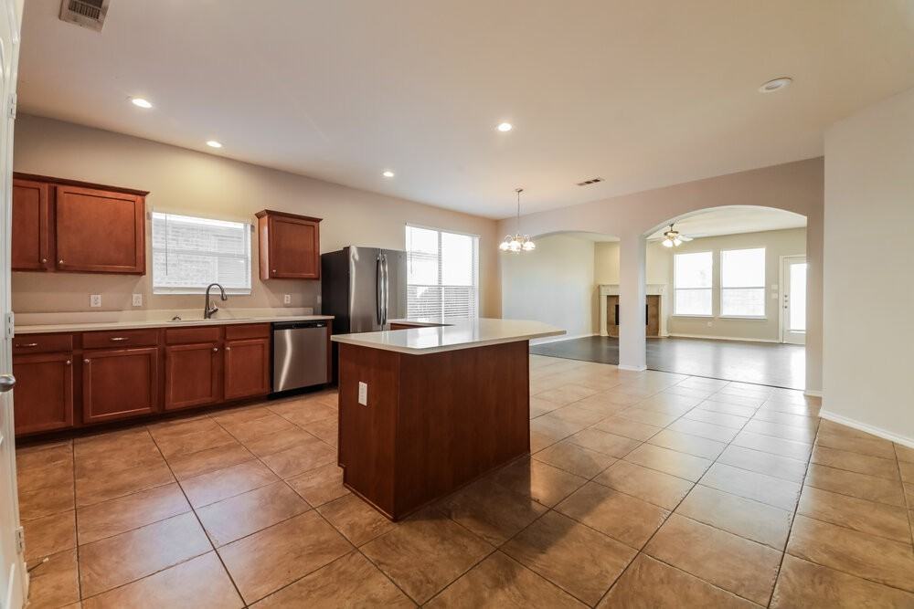 833 Bens Dr - Photo 7 of 17