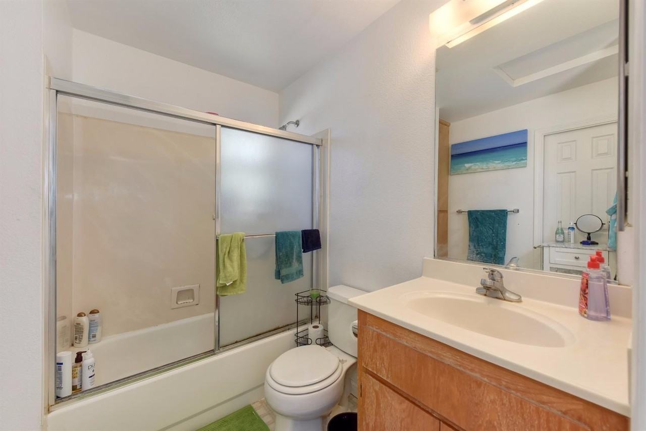 640 Adams St Apt 4 - Photo 2 of 21