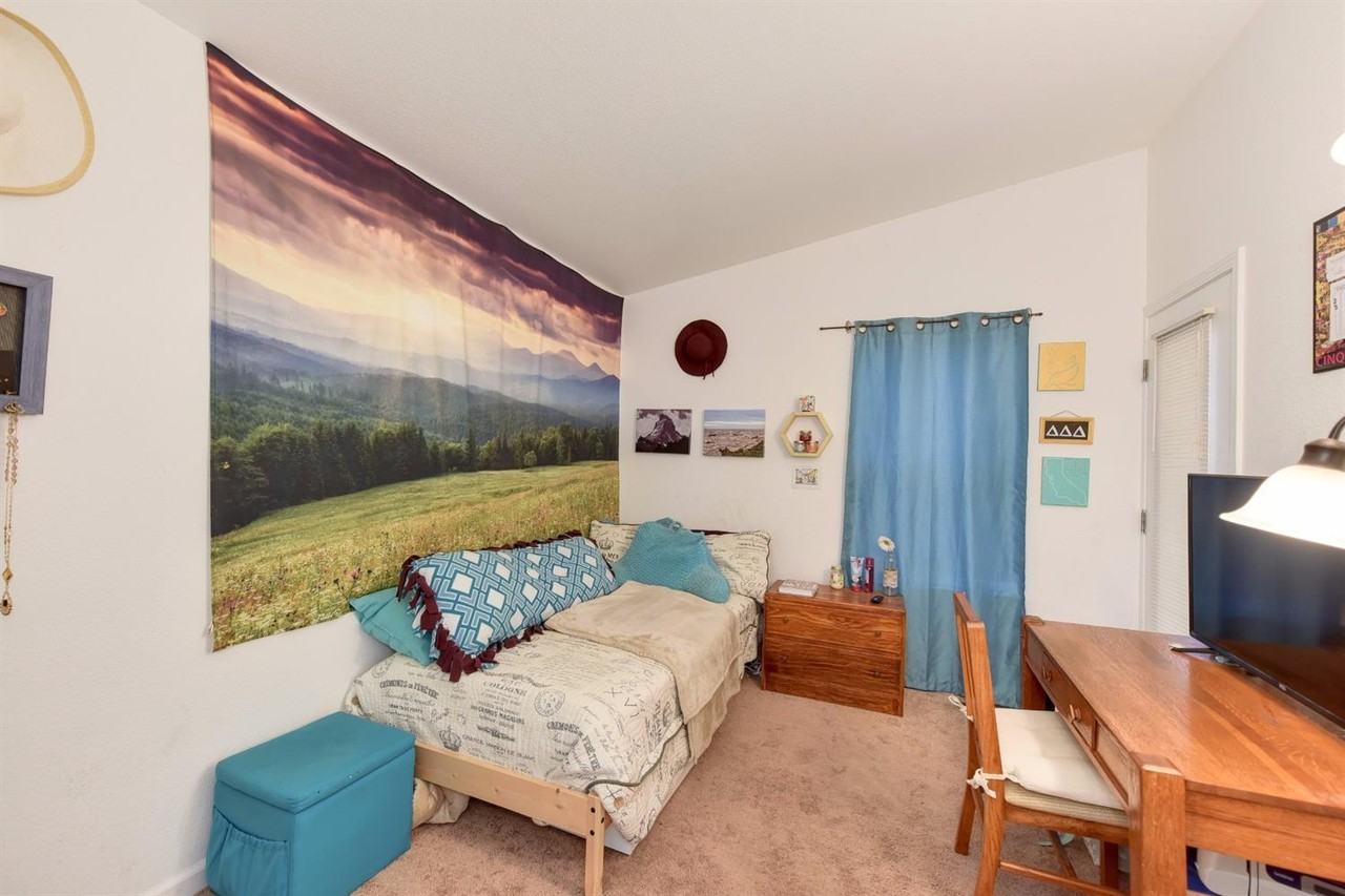 640 Adams St Apt 4 - Photo 6 of 21