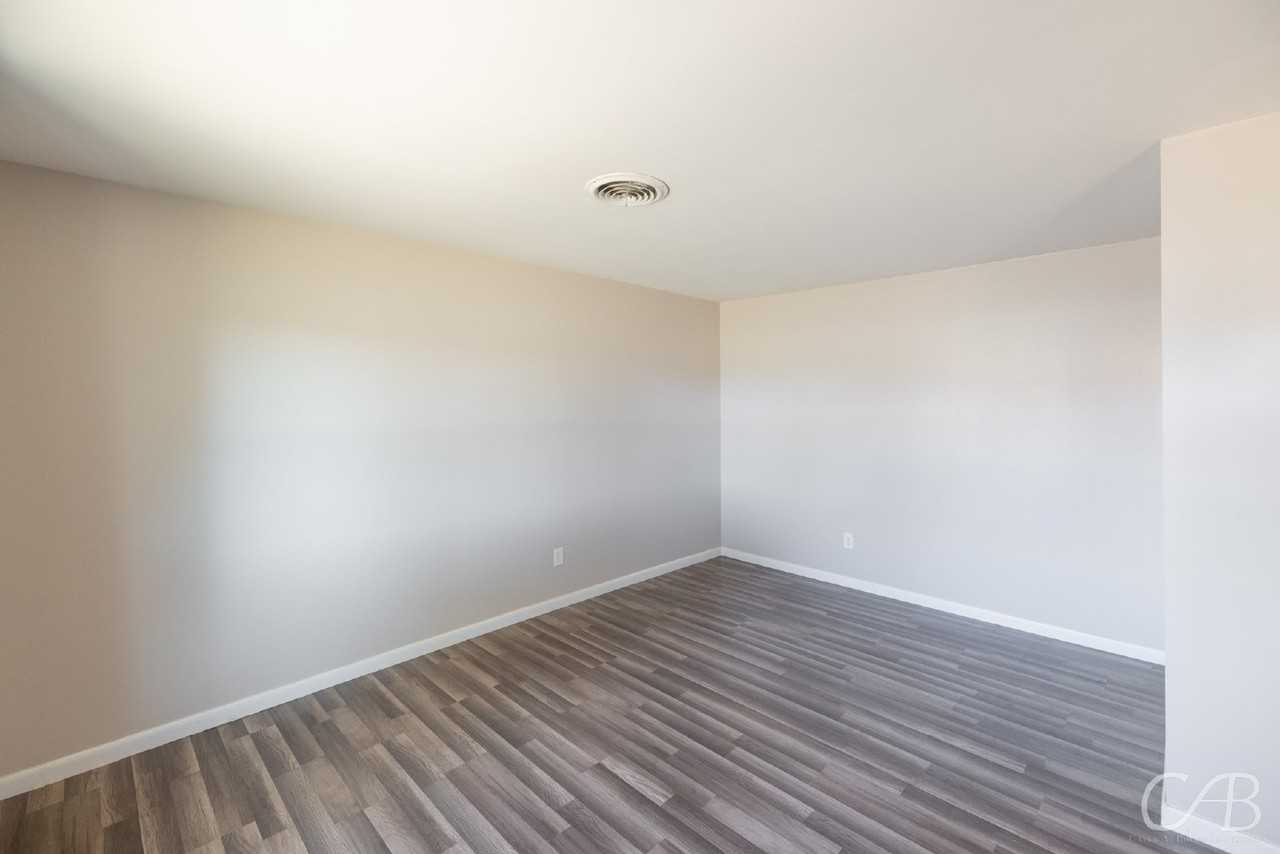 3026 Edgemont Dr - Photo 3 of 39