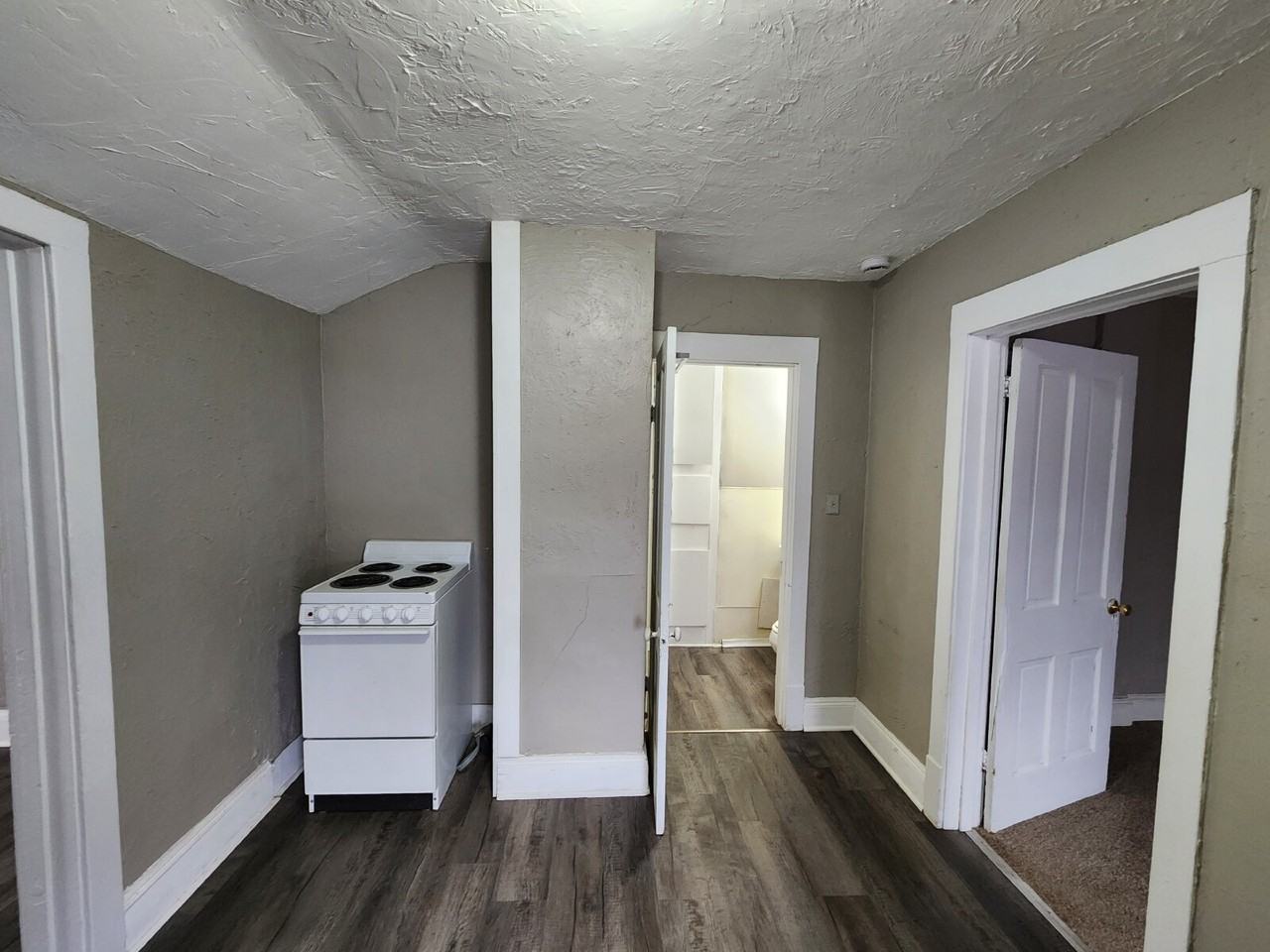 226 Center St #4 - Photo 7 of 9