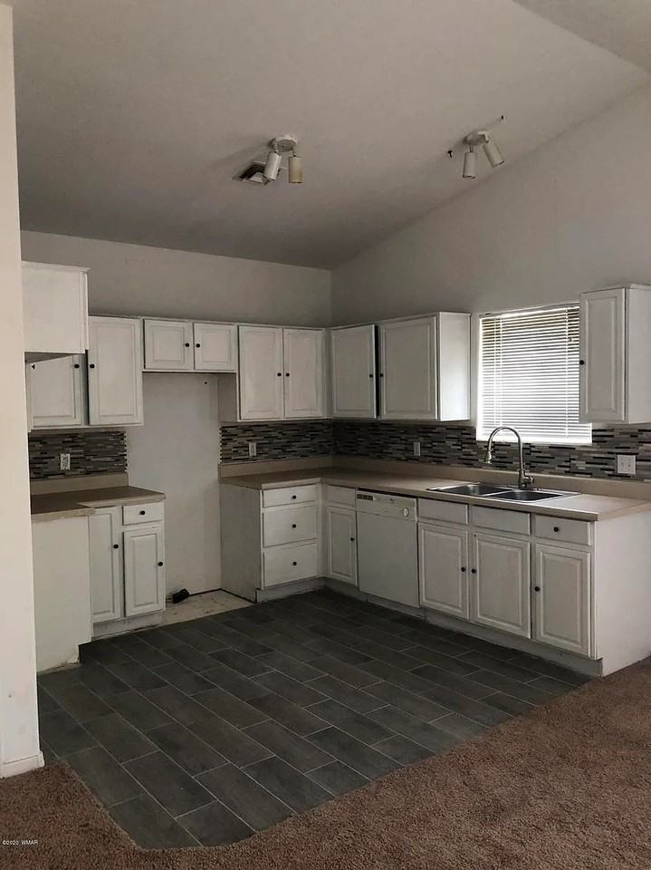 271 S 16th Ave - Photo 4 of 15