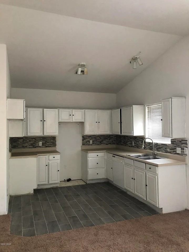 271 S 16th Ave - Photo 5 of 15