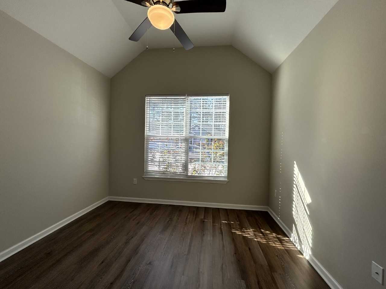 128 Hannah Dr - Photo 2 of 16