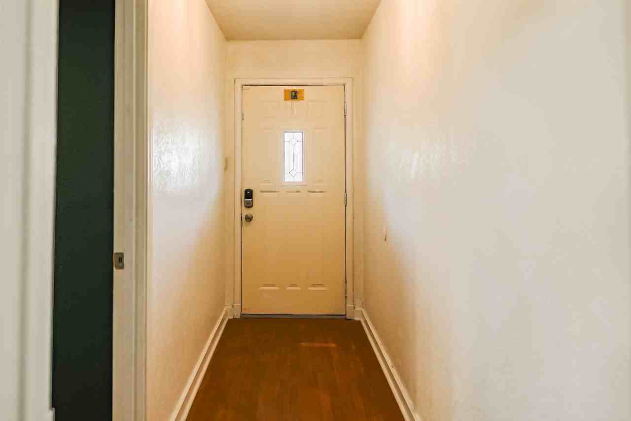 2622 W Summit Ave - Photo 4 of 32