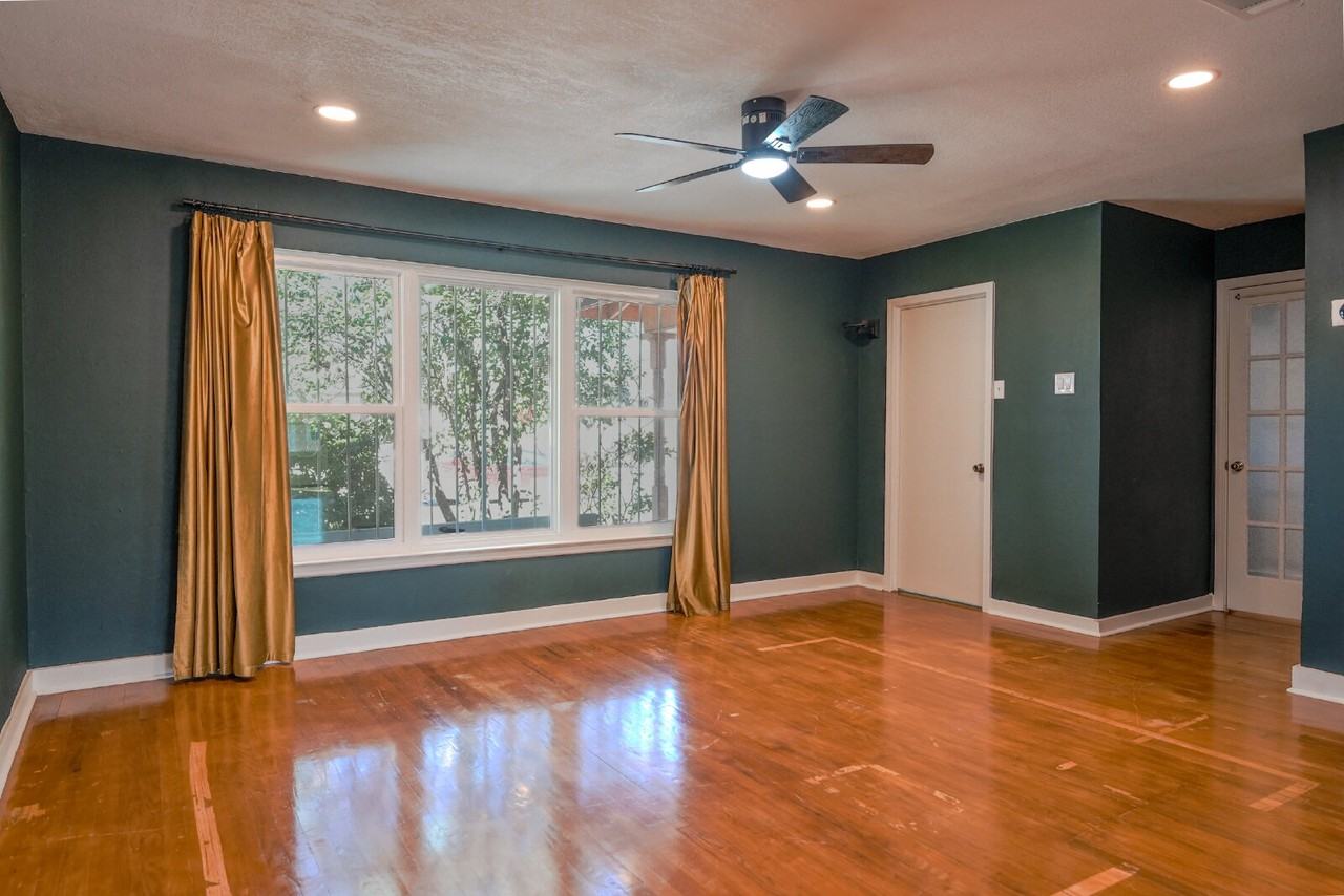 2622 W Summit Ave - Photo 5 of 32