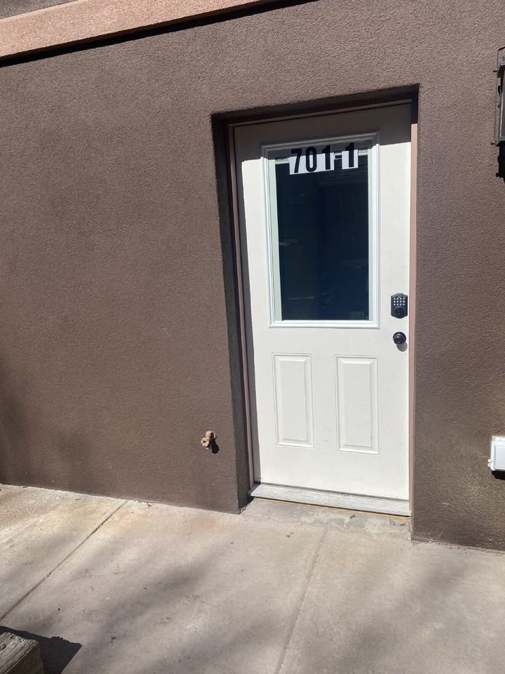 701 Prospect Pl - Photo 2 of 20