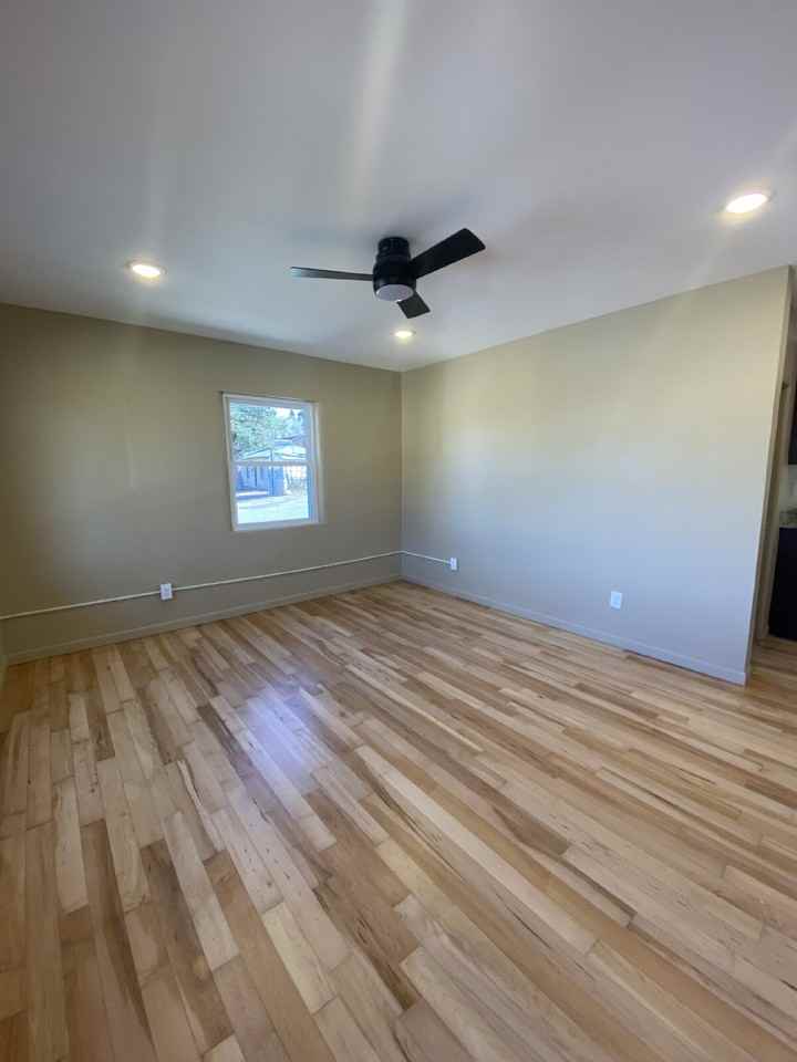 701 Prospect Pl - Photo 3 of 20