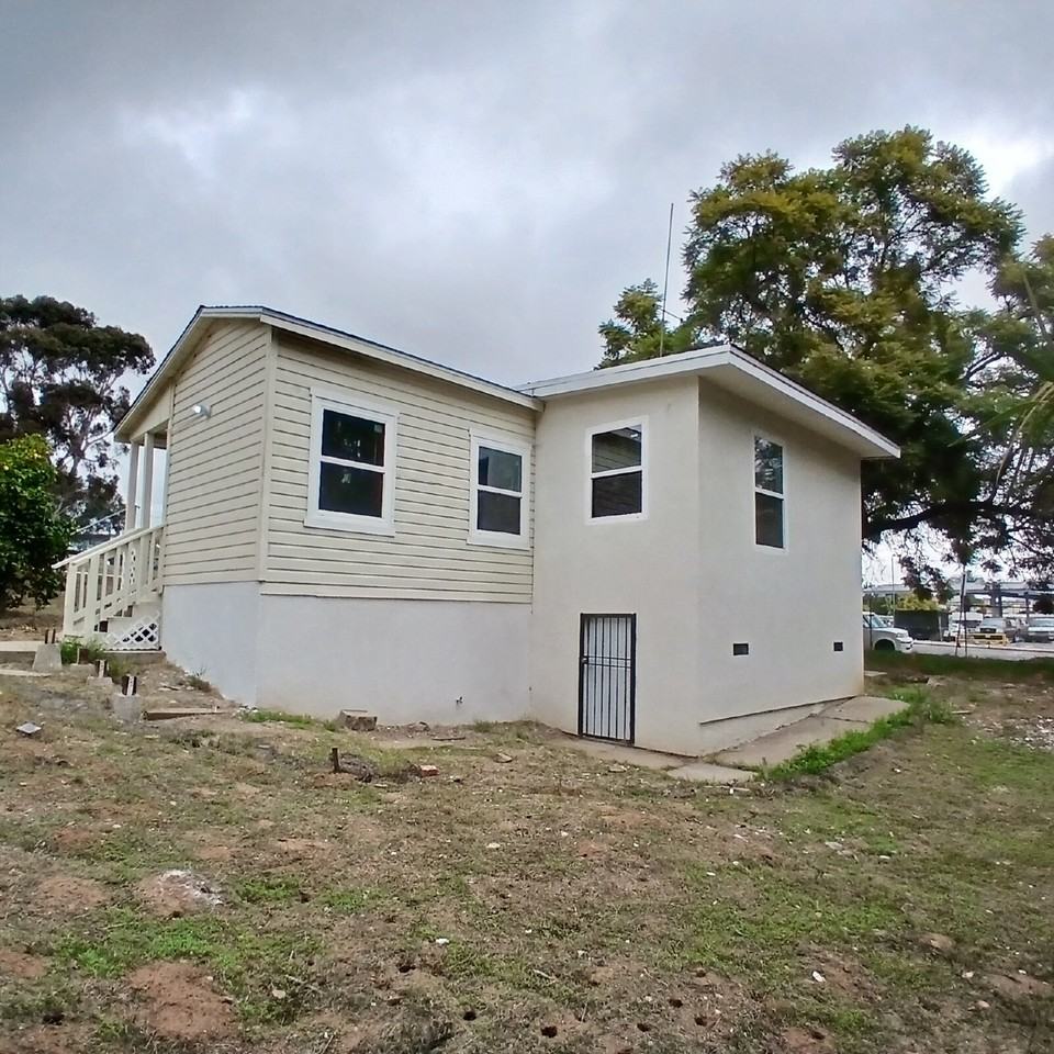 324 47th St - Photo 3 of 13