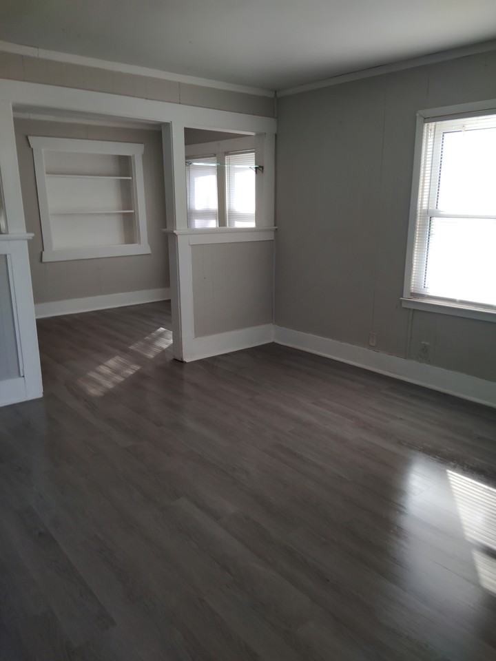 1337 E Moore St - Photo 4 of 19