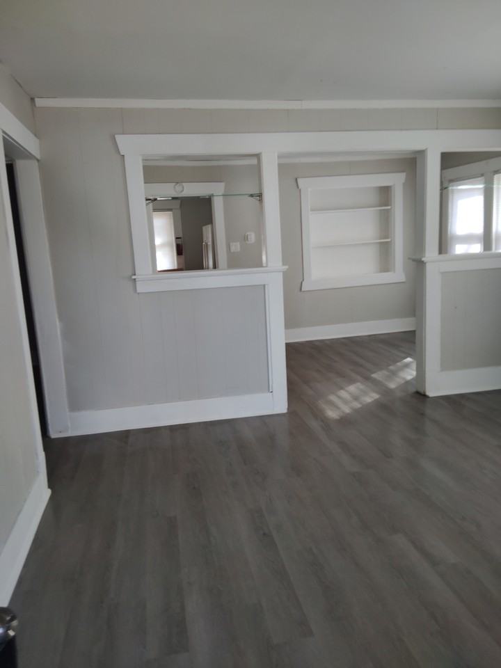 1337 E Moore St - Photo 5 of 19