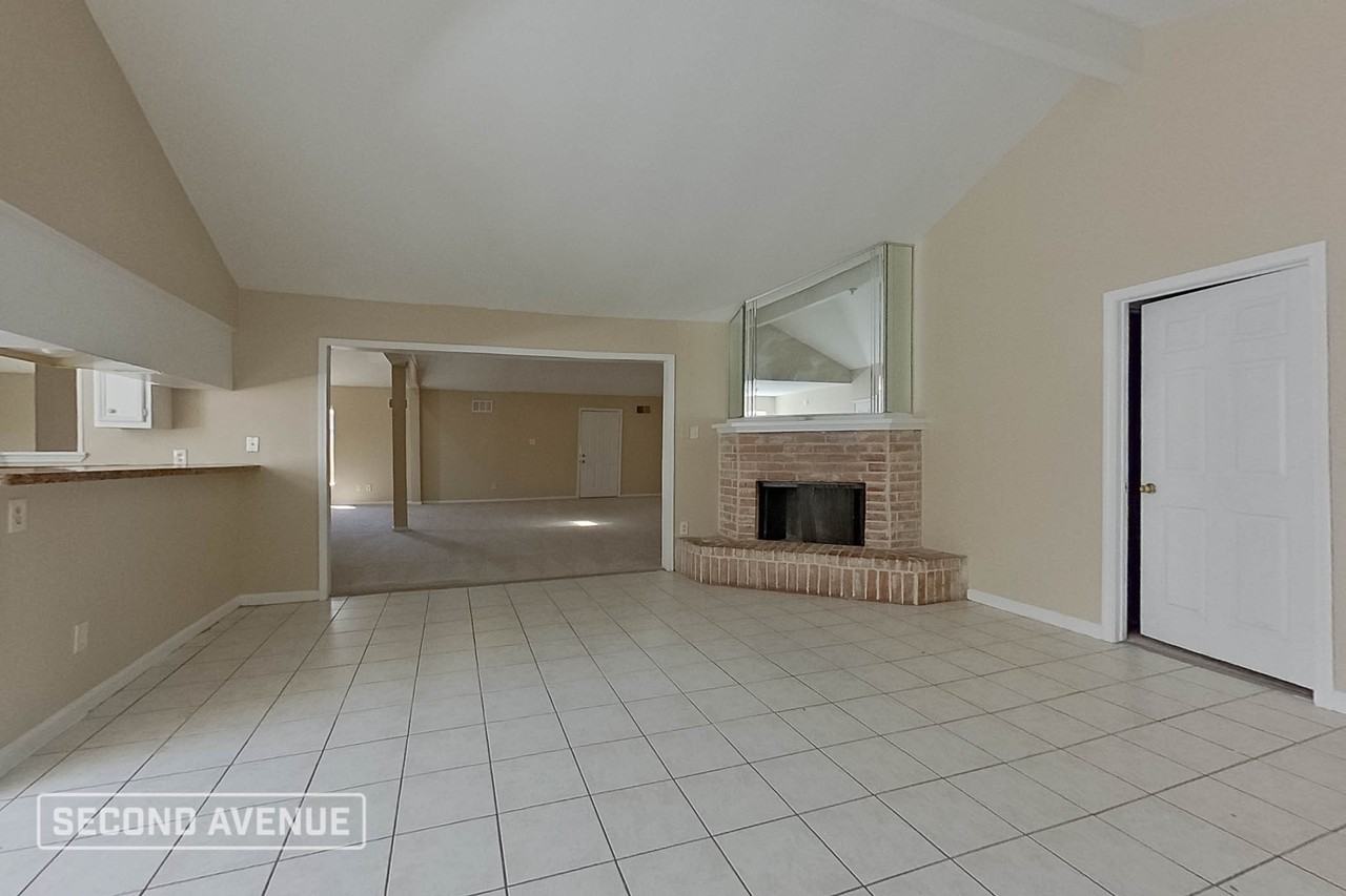 12006 Pompton Dr - Photo 4 of 27