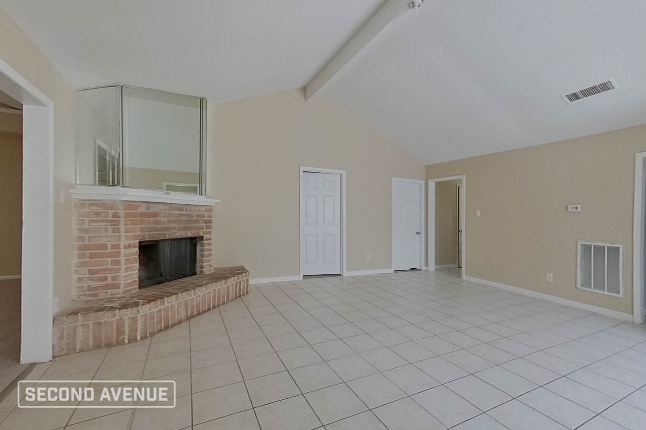 12006 Pompton Dr - Photo 5 of 27