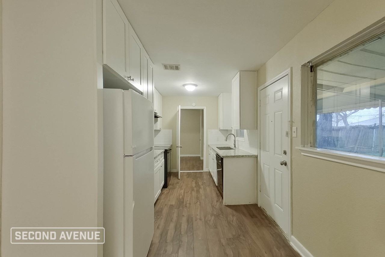 2405 Pomona Dr - Photo 2 of 19