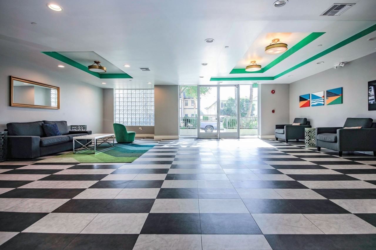 Sterling Court Apartments - Photo 2 of 7