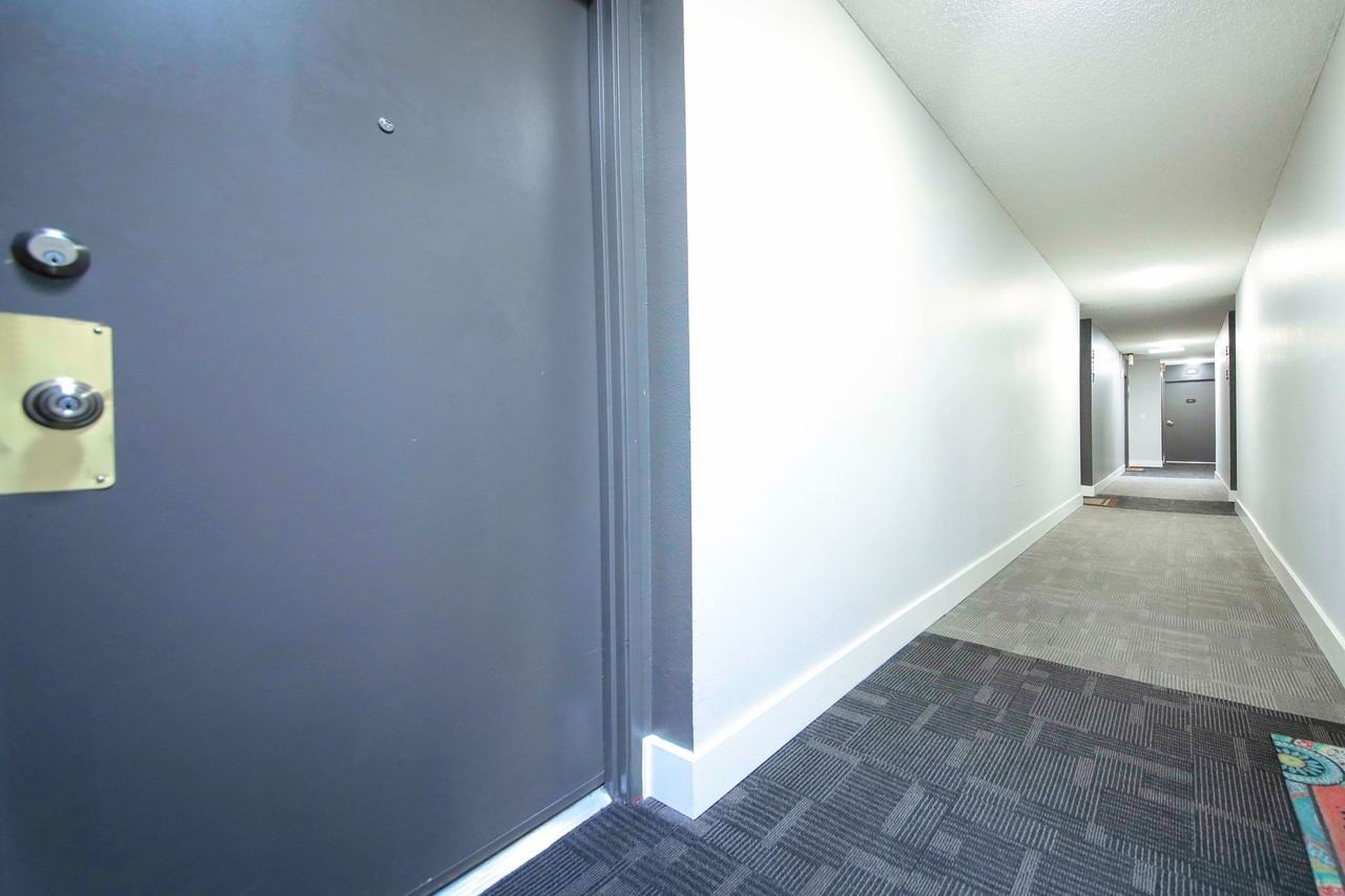 Sterling Court Apartments - Photo 6 of 7