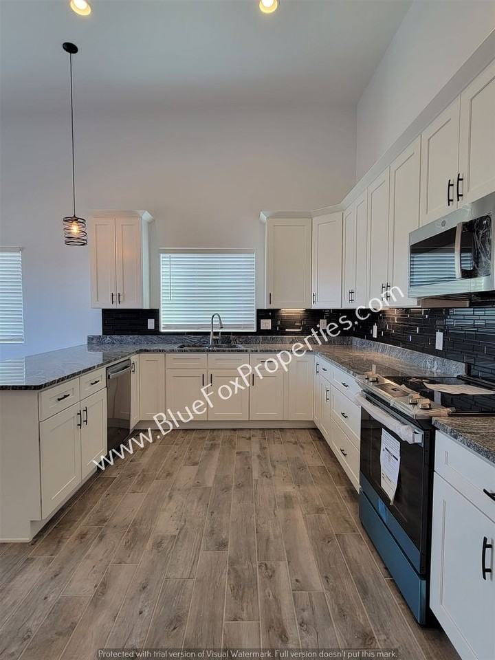 237 S Montgomery Ave - Photo 2 of 31