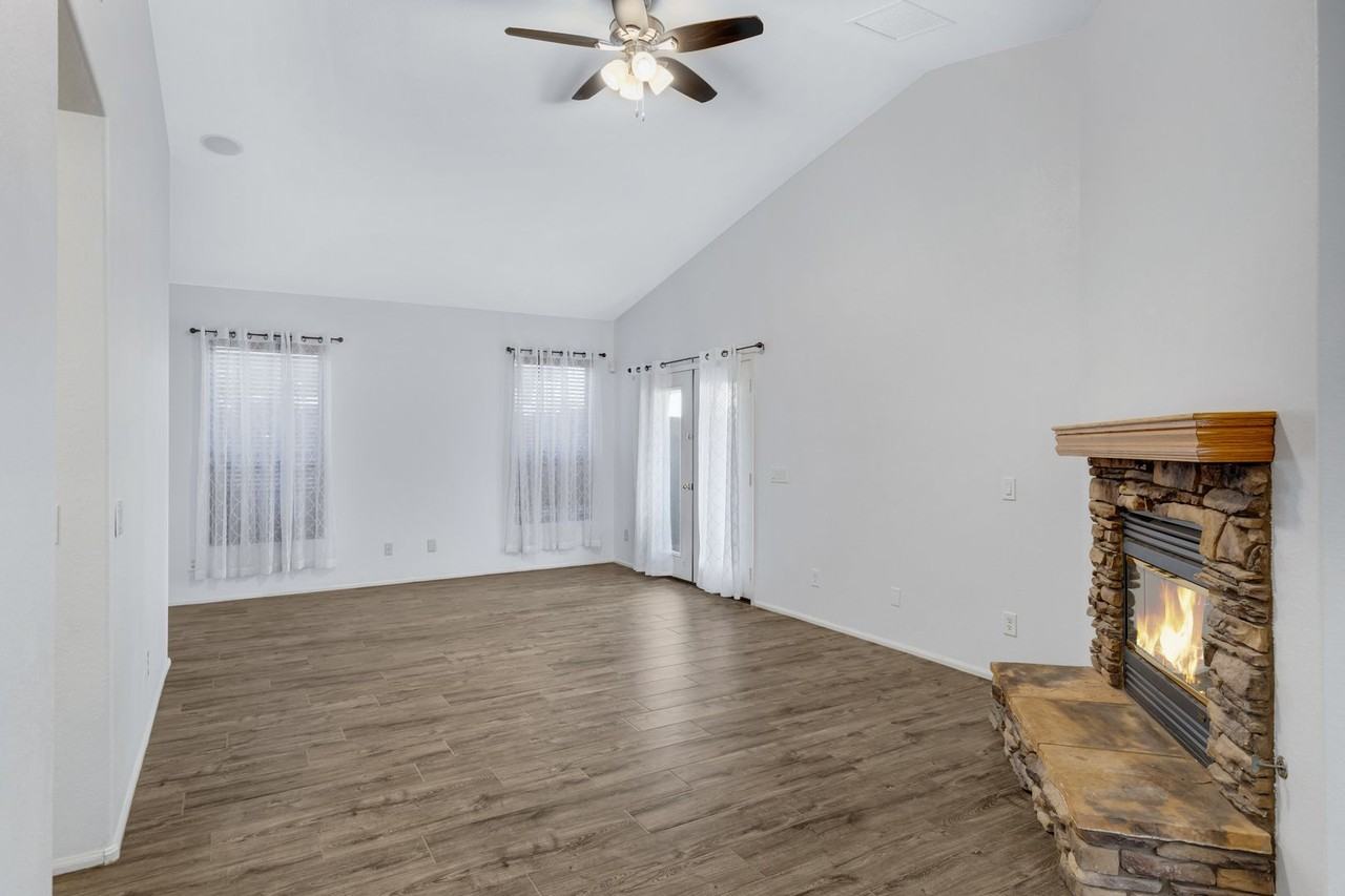 3926 E Potter Dr - Photo 4 of 31