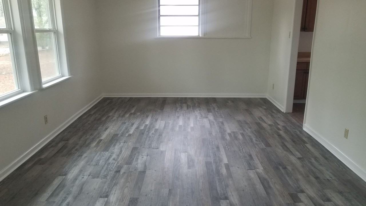 810 Poplar Dr - Photo 3 of 19