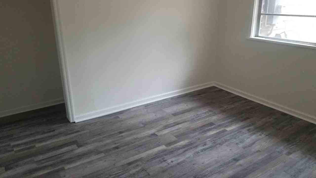 810 Poplar Dr - Photo 7 of 19