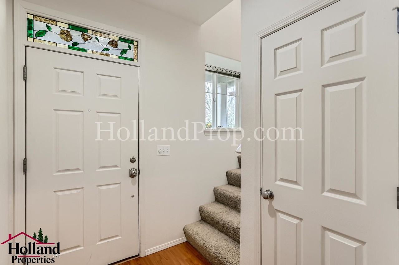 554 Ne 60th Ave - Photo 4 of 29