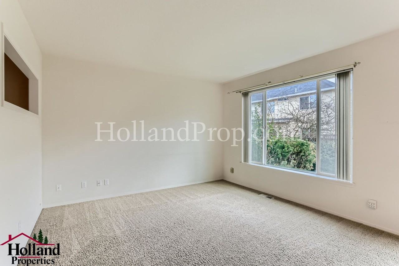 554 Ne 60th Ave - Photo 5 of 29