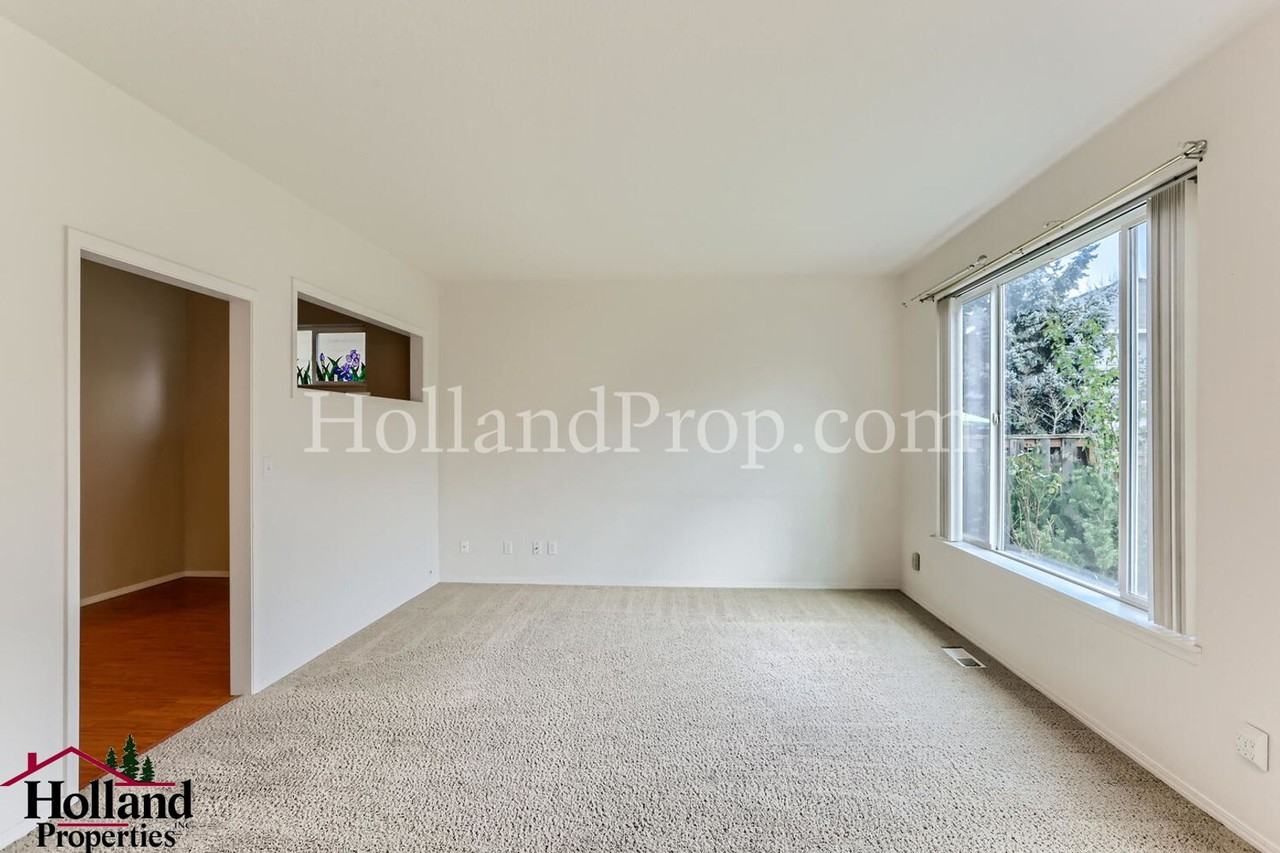 554 Ne 60th Ave - Photo 6 of 29