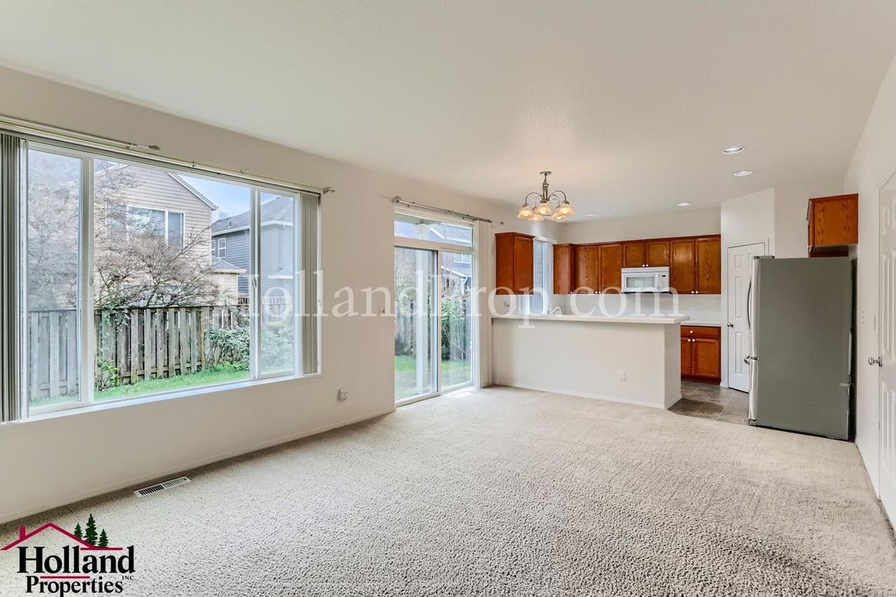 554 Ne 60th Ave - Photo 7 of 29