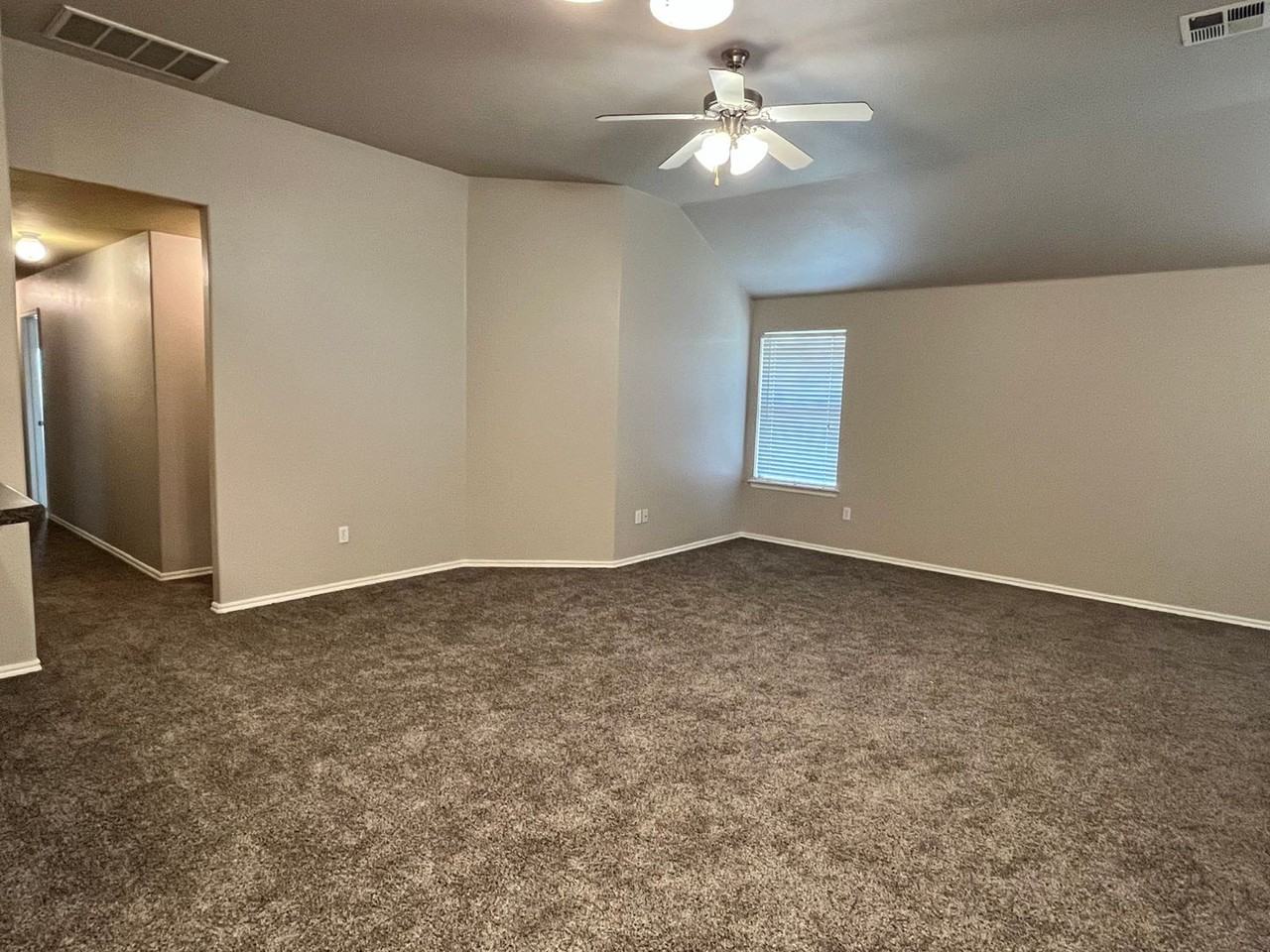 1703 Everglade Ct - Photo 3 of 15