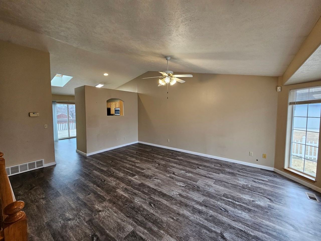 1017 N Lindsay St - Photo 3 of 19