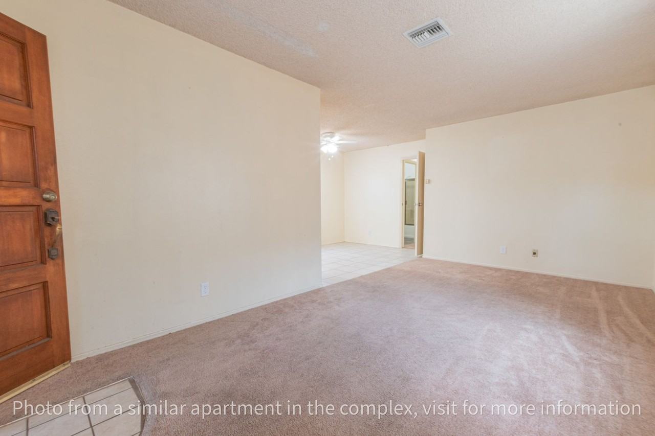 2473 Santa Ana N - Photo 2 of 24