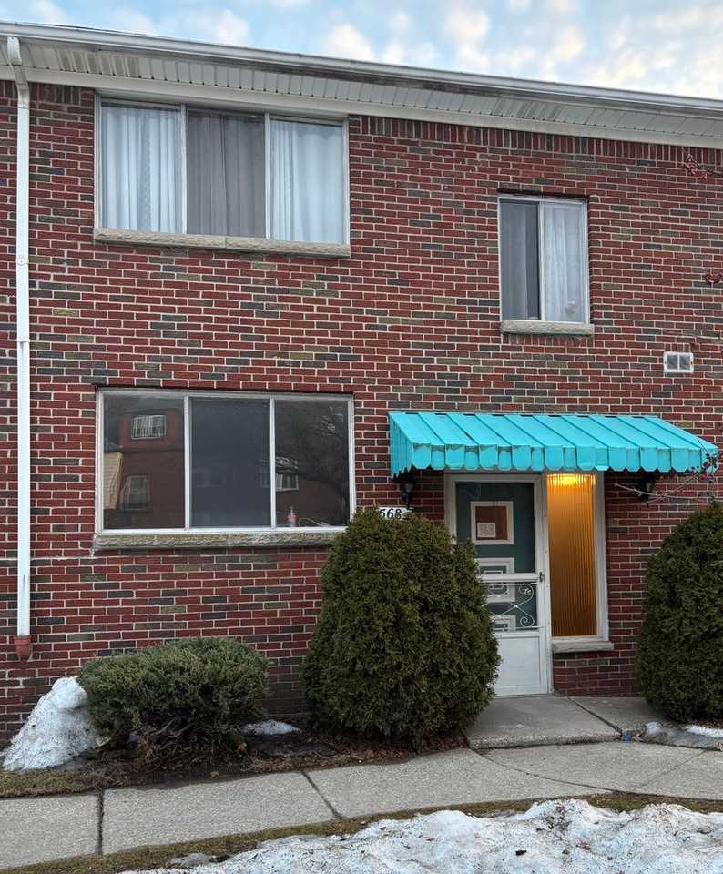 568 Kenmore Ave - Photo 2 of 10