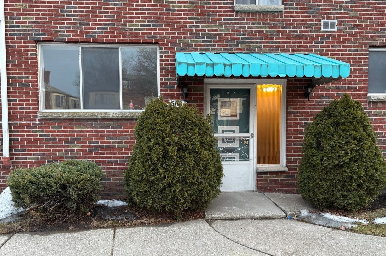 568 Kenmore Ave - Photo 3 of 10