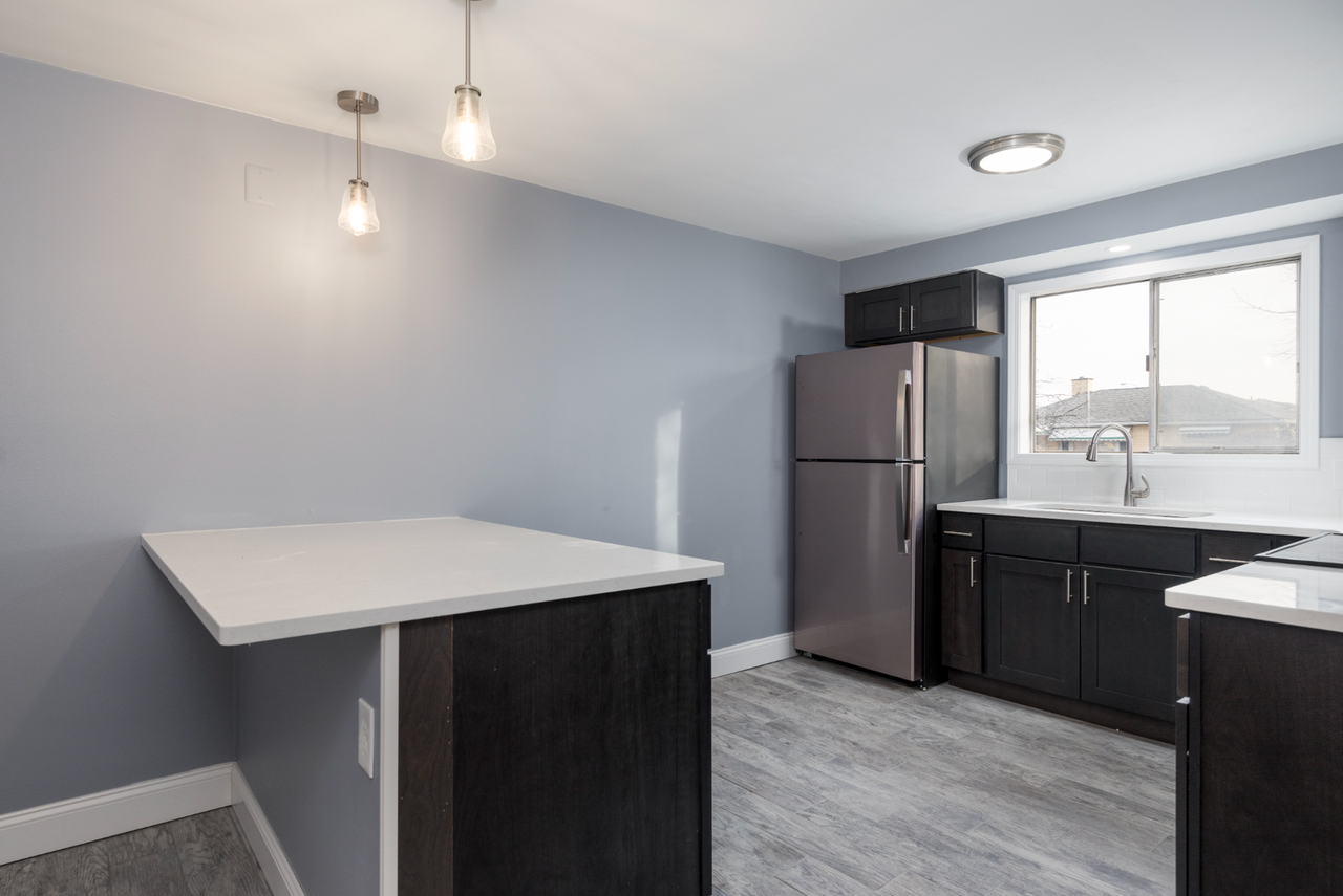 568 Kenmore Ave - Photo 4 of 10