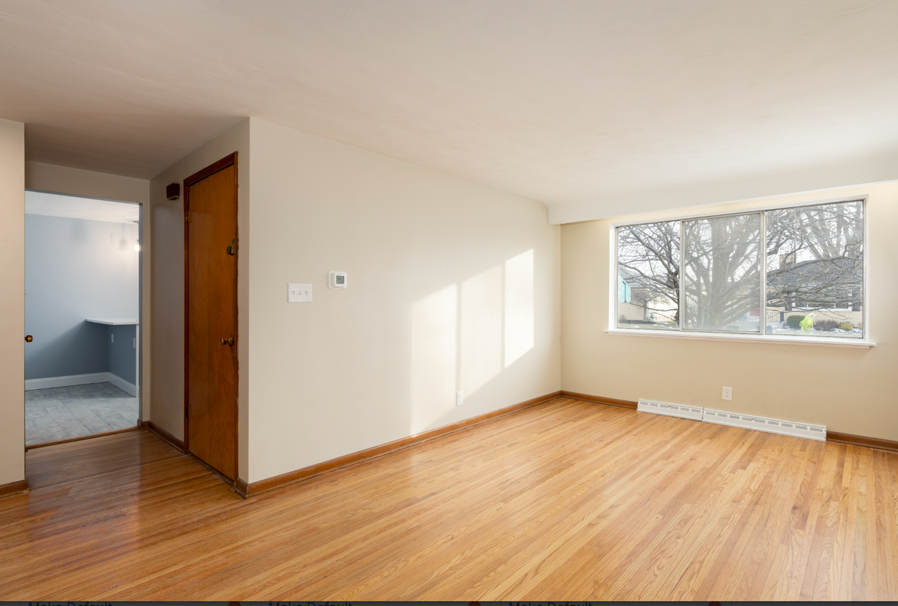 568 Kenmore Ave - Photo 7 of 10