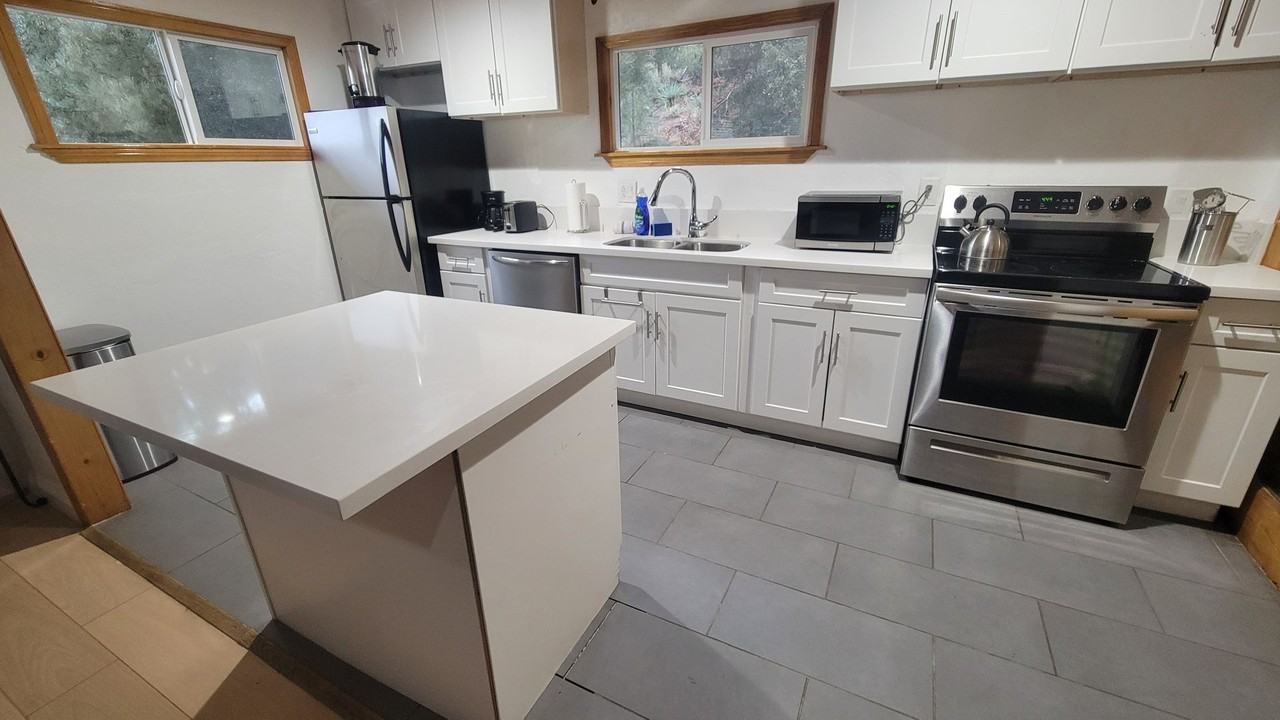 2050 Woodland Dr - Photo 2 of 11