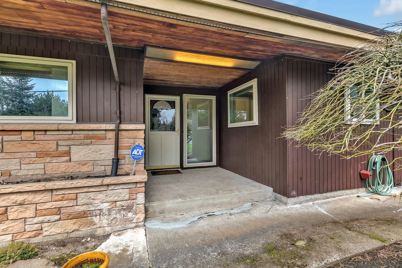 138 S 168th St - Photo 2 of 32