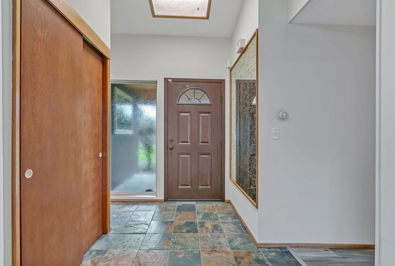 138 S 168th St - Photo 4 of 32