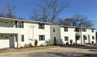 featured image of 450 W Franklin St