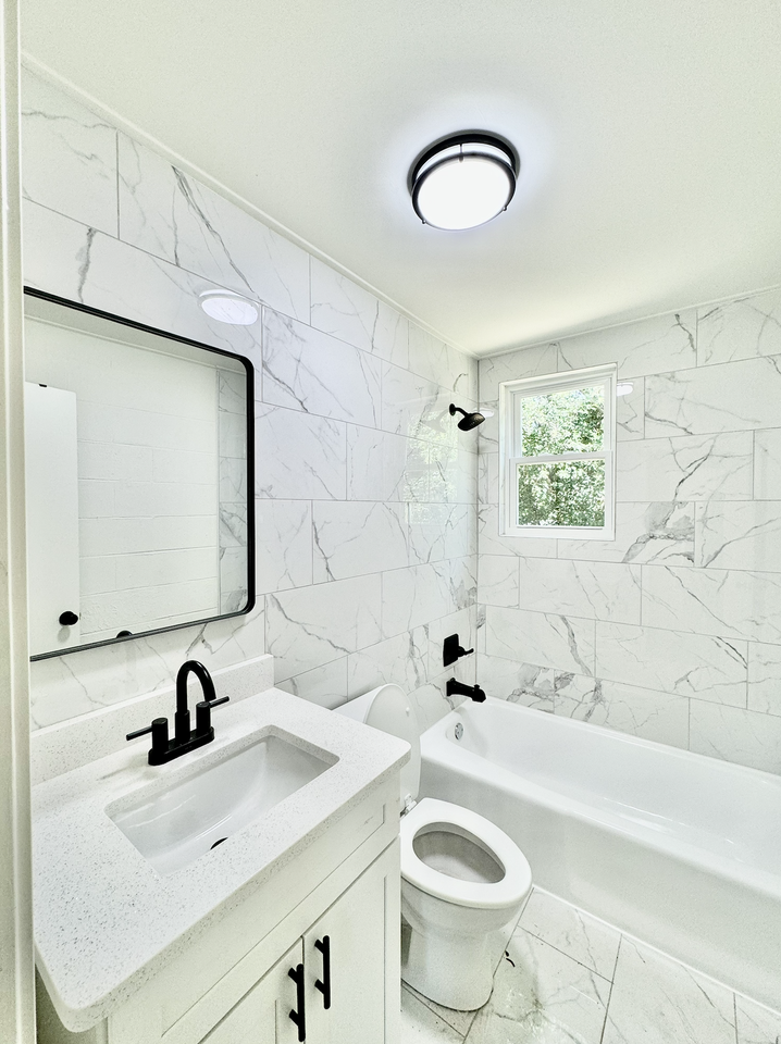 450 W Franklin St - Photo 3 of 50