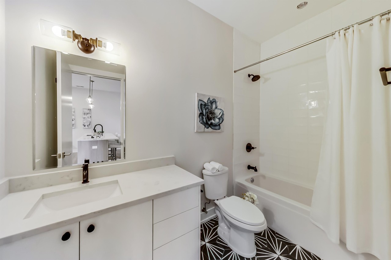 4010 North Lincoln Avenue - Photo 2 of 6