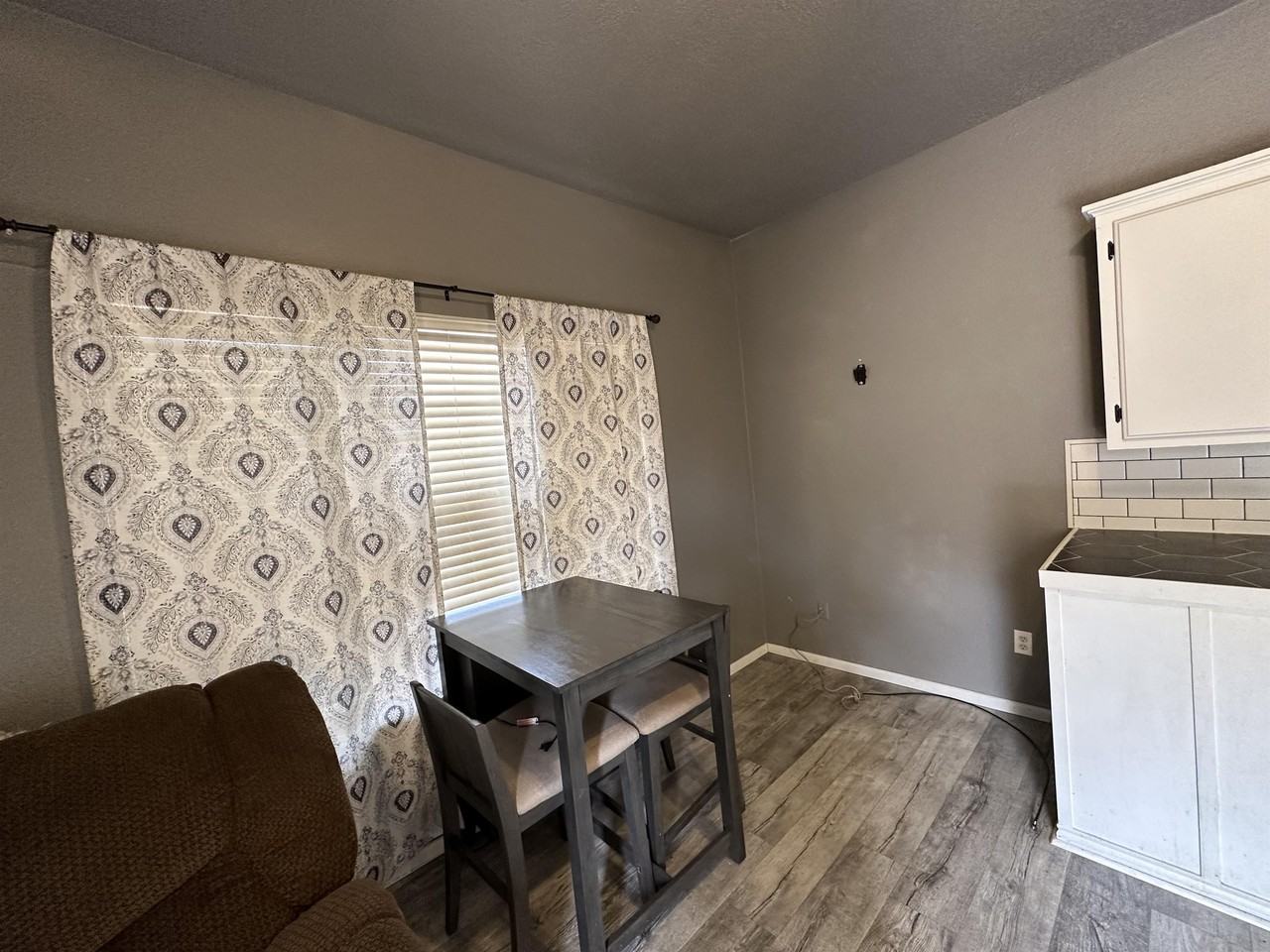 309 West 10th - Photo 2 of 8